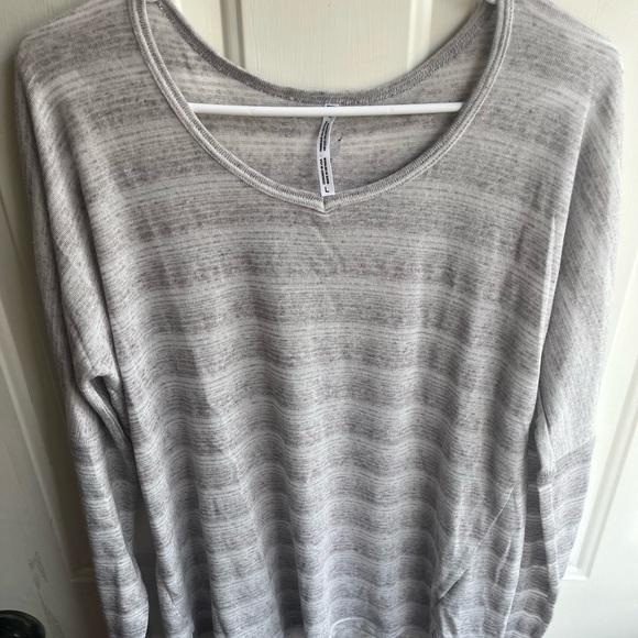 Kuhl Women’s Linen Blend Lightweight V-Neck striped‎ Sylvie Sweater Size Large - Picture 3 of 8